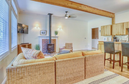 Zigzag House | Twin Cedars Getaway, Fenced Yard with Lawn, Deck, BBQ, Dog Friendly