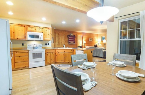 Warnick Cabin | Twin Lakes Cabin - Hot Tub Retreat