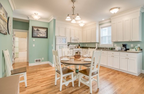 Lincoln Beach Condo | Two-Bedroom, Two Bath Condo Near French Café Has Sweet Décor and Amenities!