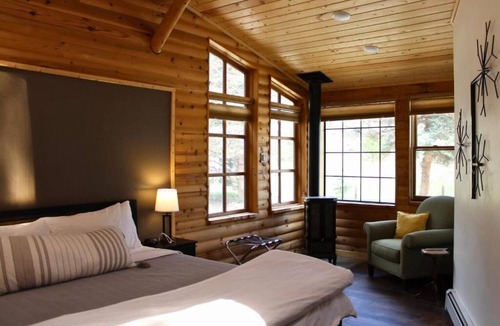 Bailey Cabin | Two Bridges Lodge