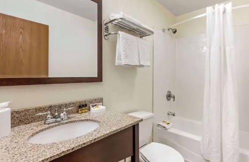 Eagle Hotel | Two Pet-Friendly 2-Floor Suites w/Free Breakfast & Parking +Indoor Pool Access