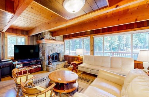 Comstock Acres House | Two-story cabin with a wood fireplace washer&dryer & decks