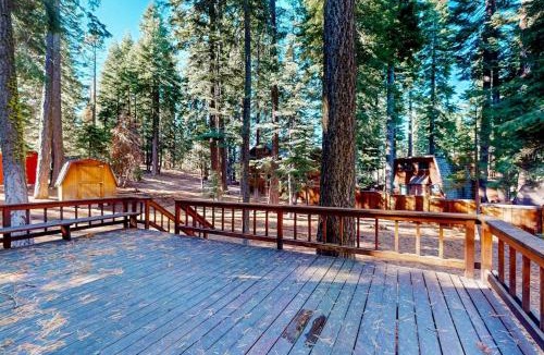 Comstock Acres House | Two-story cabin with a wood fireplace washer&dryer & decks