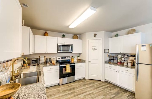Holiday Shores House | Ultimate Fun House: Private Pool & Arcade!