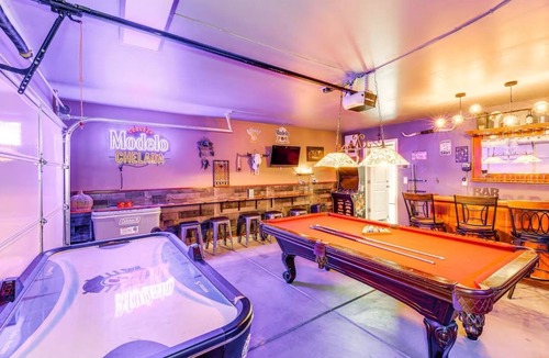 Holiday Shores House | Ultimate Fun House: Private Pool & Arcade!