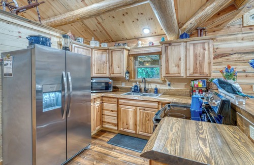 Blanco Cottage | Ultimate Riverfront Retreat! Blanco Family Cabin