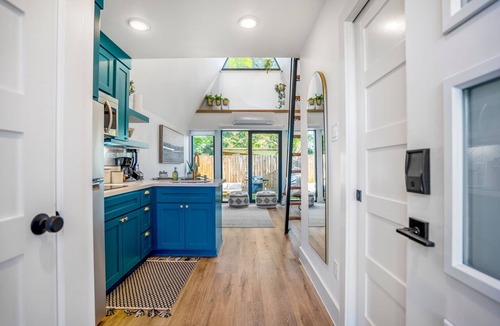 South Central Houston Apartment | Unique A-frame Tiny House - 2 km from MAJOR INTERNATIONAL SPORTING EVENT Fest