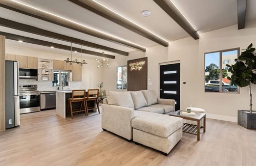 Bankers Hill House | Unique, Entire 4 Bedroom Home - High End Modern