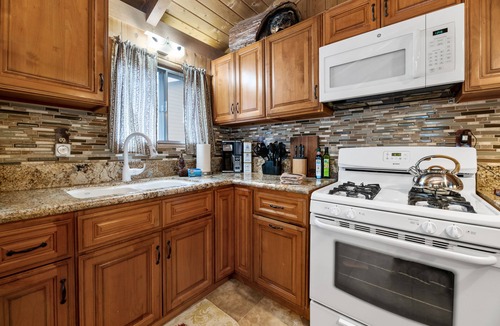 Moonridge House | Unique home+2 New Master Suites! 0.6mi to Bear mtn