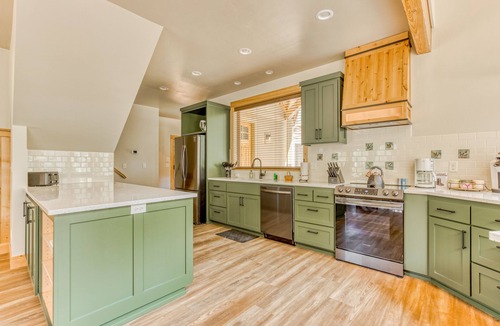 Vida House | Unique riverfront home + cabin with amazing views, deck, & W/D - dog-friendly