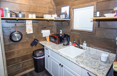 Lake Lure Cottage | Unique “Tiny Barn” at Farmstead | Lake Lure 2miles