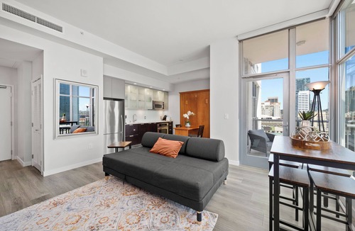 East Village Apartment | Unobstructed Downtown High-rise Studio with View in the heart of Gaslamp SD