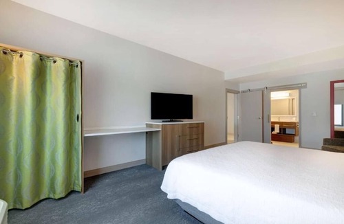 Centennial Hills Hotel | Unwind in Vegas Style! Outdoor Pool, Free Breakfast, Pet-friendly!
