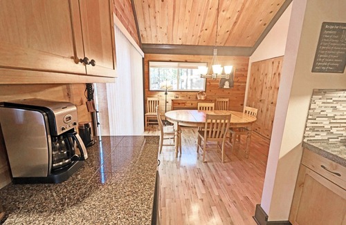 Overlook Park Cabin | Updated 2/2 + loft Cabin with Rec Passes, Hot Tub - POL10
