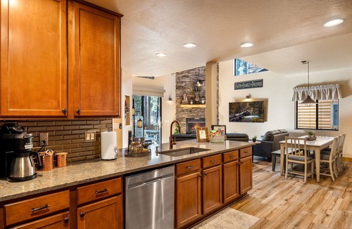 Pinetop Cabin | Updated 5 bedroom home in gated community of Pinetop Crossings! Pet Friendly!