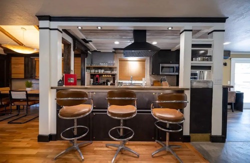 Hillwood House | Updated Beautiful 4 bedroom home.