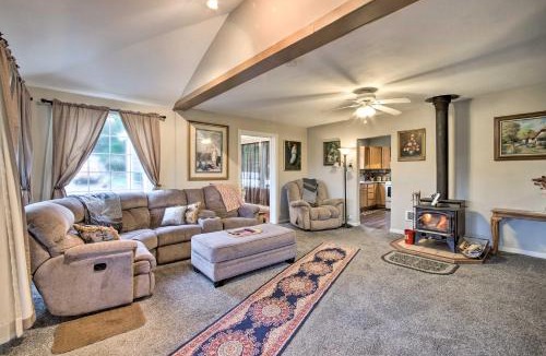 Coos Bay House | Updated Coos Bay Home ~ 2 Mi to Pacific Ocean