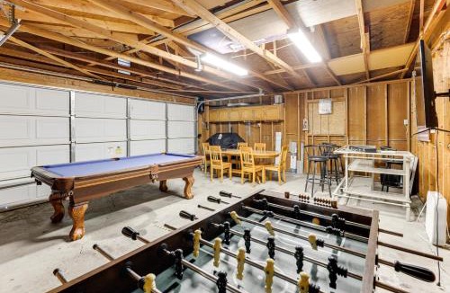 Holiday Shores House | Updated Escape w/Game Room 1 Block to River!