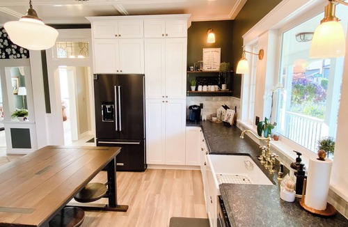 Clatskanie House | Updated Historic 4BR easy walk to downtown