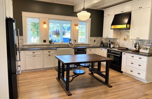 Clatskanie House | Updated Historic 4BR easy walk to downtown