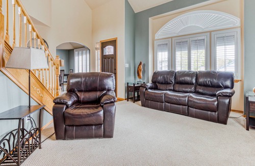 Troutdale House | Updated home with pergola, deck, gas grill, WiFi, & landscaped backyard