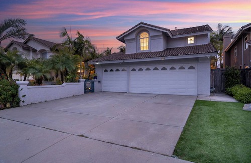 Vista House | Upgraded 4BR Home w/Hot Tub, Gym & Great Backyard Close to Beaches