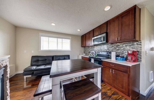 Lincoln City Condo | Upper Level Condo with Private Balcony and Nearby Beach Access Dog Friendly