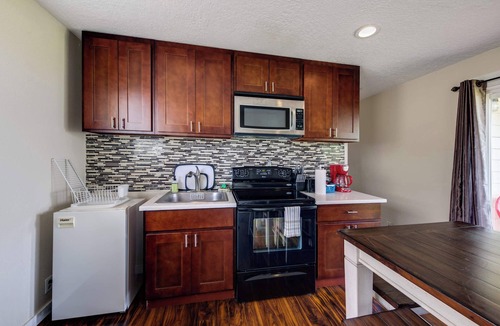 Lincoln City Condo | Upper Level Condo with Private Balcony and Nearby Beach Access Dog Friendly