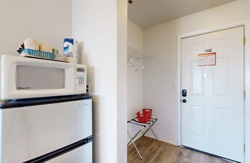 Lincoln City House | Upper Level Studio with Sweeping Ocean Views Dog Friendly