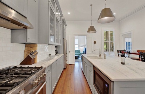 Savannah Victorian District House | Upscale Townhome + Carriage Savannah, Near Forsyth