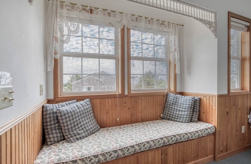 Tolovana Park Apartment | Upstairs One-Bedroom Suite Near Beach Combines Nostalgic Charm and Convenience!
