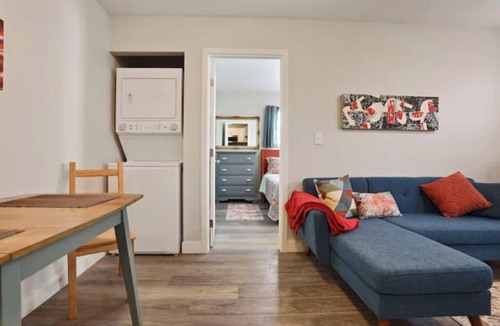 Southeastern Sacramento Condo | Urban Art Duplex-Bright and Beautiful!