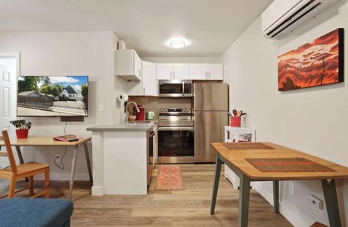 Southeastern Sacramento Condo | Urban Art Duplex-Bright and Beautiful!