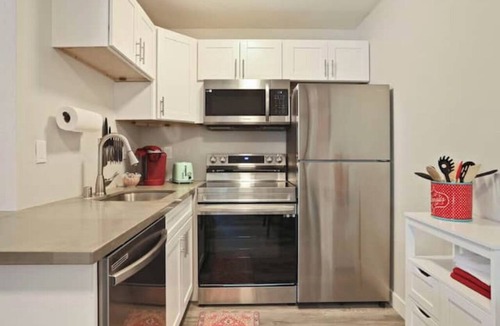 Southeastern Sacramento Condo | Urban Art Duplex-Bright and Beautiful!
