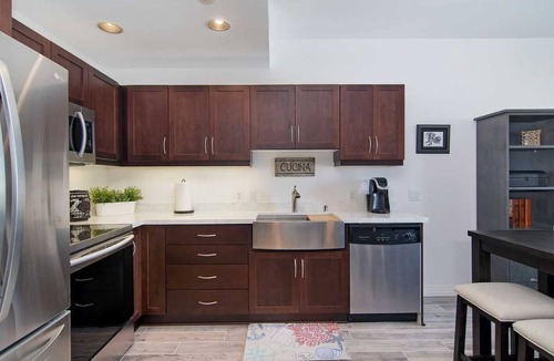 Gaslamp Quarter Apartment | Urban Ballpark Studio