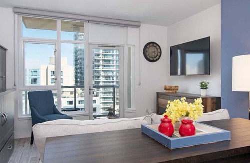 Gaslamp Quarter Apartment | Urban Ballpark Studio
