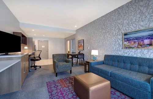 Centennial Hills Hotel | Urban Elegance! Kitchen, Pool, Free Breakfast, Pets Allowed!