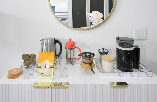 Greenwood House | Urban Modern Townhouse Walk to Wonderful Shops, Restaurants & Coffee
