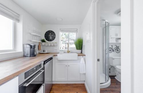 Camas Apartment | Urban Tiny House near Portland & Columbia Gorge