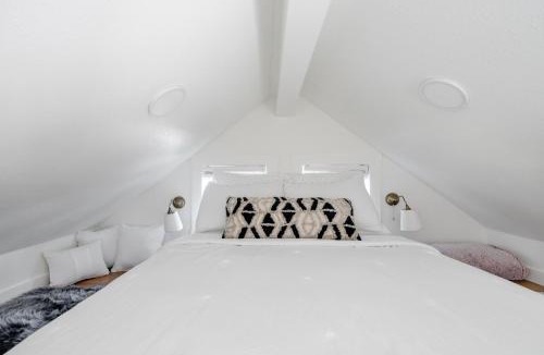 Camas Apartment | Urban Tiny House near Portland & Columbia Gorge