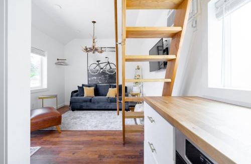 Camas Apartment | Urban Tiny House near Portland & Columbia Gorge