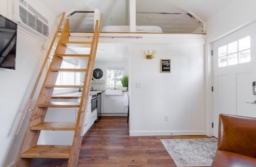 Camas Apartment | Urban Tiny House near Portland & Columbia Gorge