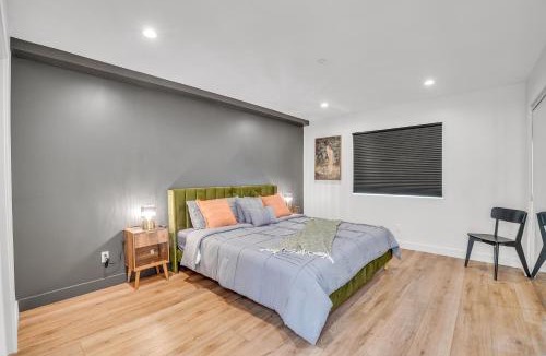 Sherman Oaks House | Luxe Townhome Newly-Built