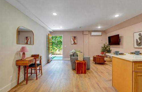 Sherman Oaks Apartment | LA Private Cozy New 1BR Gated Workspace Washer and Dryer