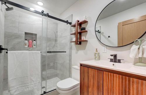 Sherman Oaks Apartment | LA Private Cozy New 1BR Gated Workspace Washer and Dryer