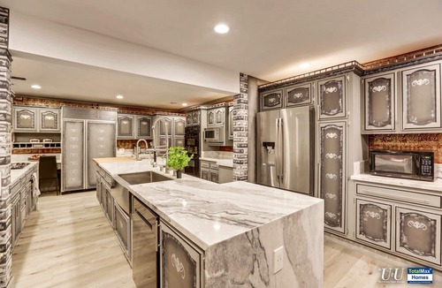 Las Vegas House | UU Newly Well-Lit 8BD/8BA Villa Near Vegas Strip-3.5mi