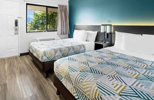 North Fremont Street Hotel | Vagabond Inn Monterey
