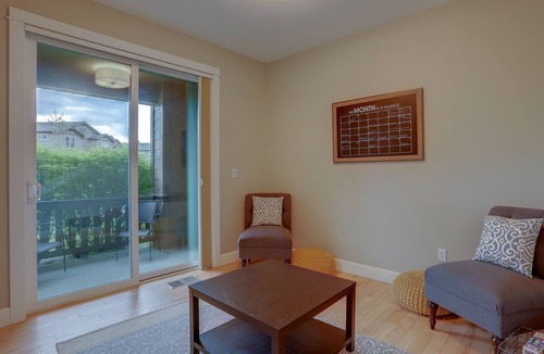 Southern Crossing House | Vantage Point - Hot Tub, Updated, Outdoor Spaces, Steps to Old Mill and River