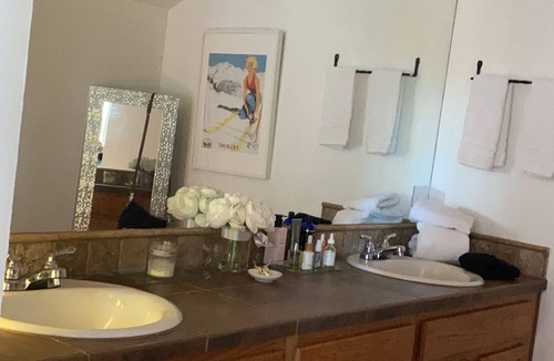 Bend Resort | Vaulted LOFT Seventh Mt Resort condo w 2 queen bds. Kitchen, views, fireplace