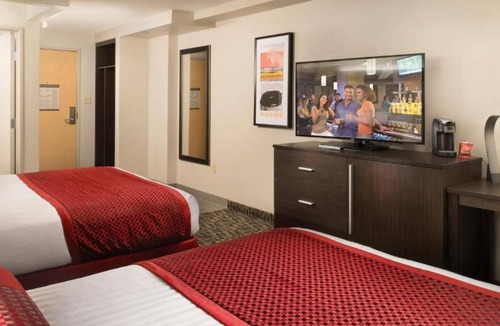 Gateway District House | Vegas Adventure! 2 Spacious Units, Pool, Game Room, Near Lake of Dreams